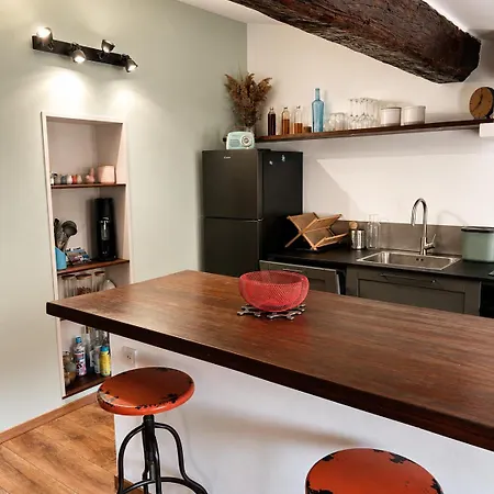 Evasion Cosy Dans Le Vieux Village De Apartamento